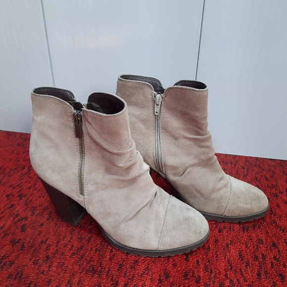 White Mountain Tom Tan Suede Leather Heel Ankle Booties Women's size 10M - Picture 10 of 12